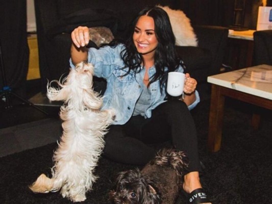 Demi Lovato, Batman y Cinderella