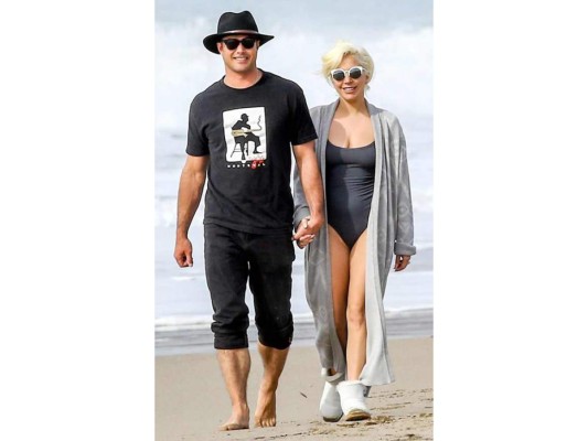 Kinney y Gaga terminaron su compromiso en julio de 2016, después de una relación de cinco años. 'De hecho soy muy cercana a Taylor' . 'Se trata de cambios de vida, todos pasamos por etapas diferentes y nos enfocamos en cosas diferentes. Para ser honestos, creo que es muy cool que Taylor, a lo largo de los años y sin importar por lo que haya pasado, siempre haya sido un gran apoyo. Su disco Joanne está inspirado en la relación con el actor.