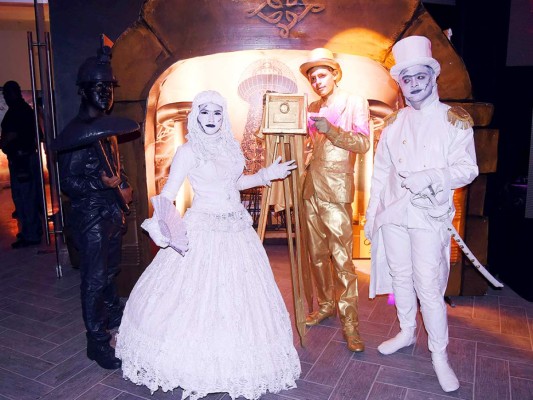 Estatuas vivientes fueron parte de la espectacular celebración: 'The Bride of Frankenstein Ball'. Foto: Joseph Amaya