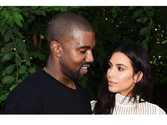 Kim Kardashian defiende a Kanye West en twitter