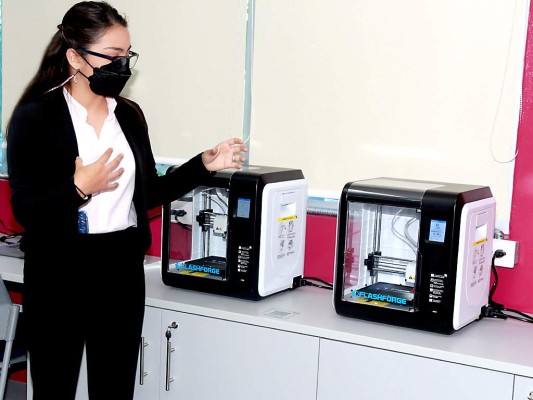 Impresoras en 3D son parte del equipo del ILab. Impresoras en 3D son parte del equipo del ILab.