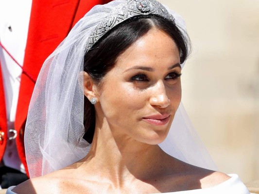 3. Meghan no podrá usar joyas de la reinaMeghan ya no podrá acceder a las joyas ni a las coronas de la reina Isabel II, pues ya no asistirá a eventos reales ni estará cerca de la reina. La única tiara que usó Meghan fue la del día de su boda y ahora no podrá volverla a usar nunca. 3. Meghan no podrá usar joyas de la reinaMeghan ya no podrá acceder a las joyas ni a las coronas de la reina Isabel II, pues ya no asistirá a eventos reales ni estará cerca de la reina. La única tiara que usó Meghan fue la del día de su boda y ahora no podrá volverla a usar nunca.