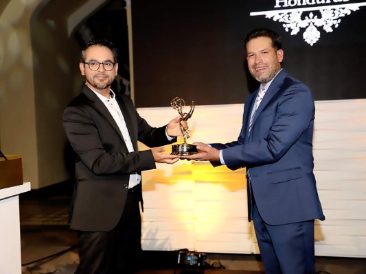 Mario Ramos dona un Emmy al Museo para la Identidad Nacional