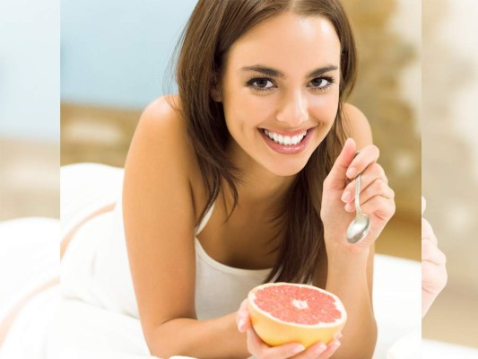 #2 Necesitas más vitamina C...Sí padeces de depresión, gingivitis, mala cicatrización de heridas, folículos pilosos débiles, propenso a hematomas, sangrado de nariz y encías y presión arterial alta, es necesario que comiences a consumir alimentos ricos en vitamina C como la naranja. Este antioxidante te protege contra enfermedades cardíacas, cáncer, asma y los resfríos comunes. #2 Necesitas más vitamina C...Sí padeces de depresión, gingivitis, mala cicatrización de heridas, folículos pilosos débiles, propenso a hematomas, sangrado de nariz y encías y presión arterial alta, es necesario que comiences a consumir alimentos ricos en vitamina C como la naranja. Este antioxidante te protege contra enfermedades cardíacas, cáncer, asma y los resfríos comunes.