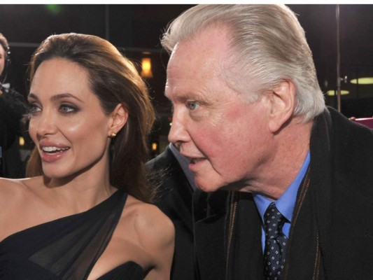 Jon Voight asegura que su hija Angelina está asimilando su divorcio de la mejor forma posible