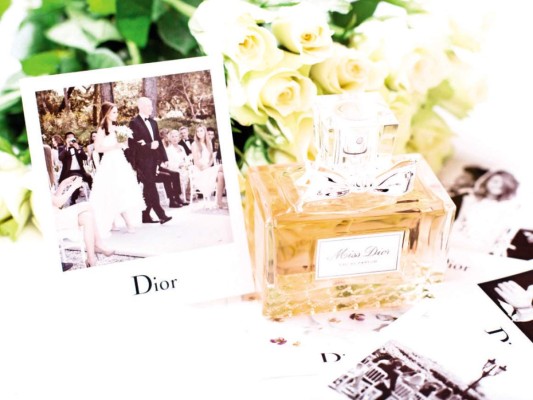 Miss Dior by Dior. Una fragancia que exalta la feminidad extrema destacando sus mayores acordes chipre. Altamente concentrado, Miss Dior Le Parfum es un equilibrio sutil entre una suavidad carnal y una sofisticación distinguida.