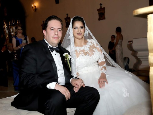 La boda eclesiástica de Soad Facussé y Nelson Valencia
