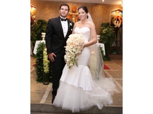 Los recién casados Christian Collier Vizcaino y Cecilia Victoria Prieto.