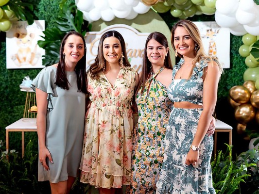 Valeria Di Stefano, Andrea Interiano de Robelo, Beatriz Suazo y Ana Díaz