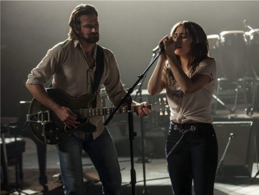 Bradley Cooper y Lady Gaga cantan Shallow en vivo por primera vez