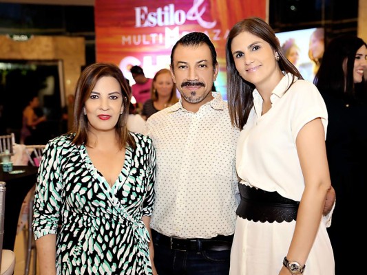 Blanca Bendeck, Yoyo Barrientos y Pamela Cruz (fotos: Hector Hernández)
