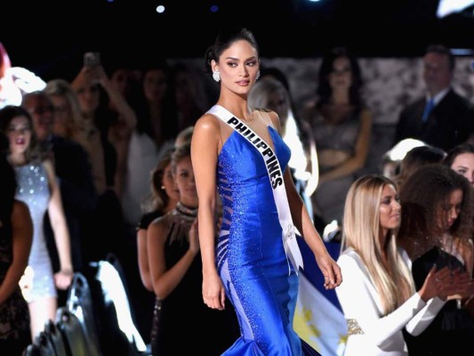 Pía Alonzo Wurtzbach es oficialmente la nueva Miss Universo. También conocida como Miss Filipinas, Pía de 26 años fue coronada Miss Universo el 20 de diciembre en una de las formas más polémicas tras la terrible equivocación de Steve Harvey quien erróneamente coronó a Miss Colombia.