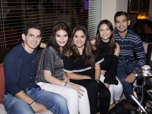 Rolando Urquía, Maricarmen Mendoza, Tania Puerto, Katherine Ayala y Fernando Caraccioli. Rolando Urquía, Maricarmen Mendoza, Tania Puerto, Katherine Ayala y Fernando Caraccioli.