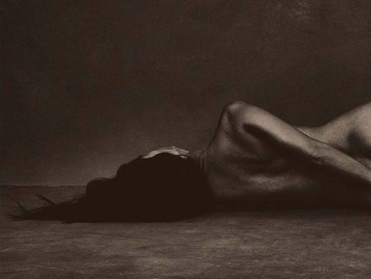 Kourtney Kardashian posa desnuda