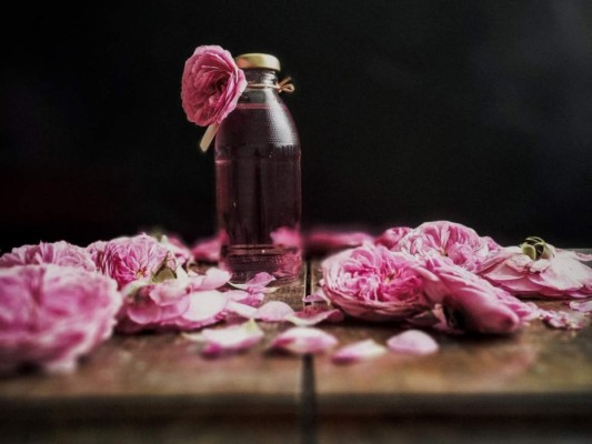 9 usos del agua de rosas