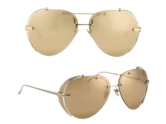 La pieza estrella de la colección son unas gafas aviador amarillas de 18 quilates, con diamantes blancos incrustados y lentes doradas de 24 quilates.