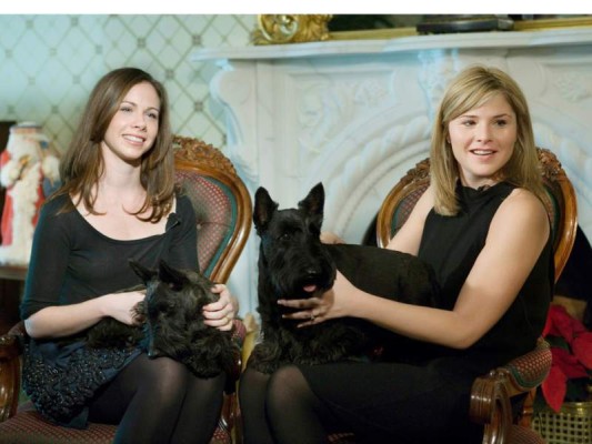 Las hijas de Bush, hijo invitan a sus sucesoras a continuar con una vida plena, llena de sueños y objetivos, ahora como ex hijas presidenciales tal y como ellas vivieron la transición Las hijas de Bush, hijo invitan a sus sucesoras a continuar con una vida plena, llena de sueños y objetivos, ahora como ex hijas presidenciales tal y como ellas vivieron la transición