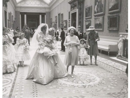 Fotos nunca antes vistas de la boda del príncipe Carlos y la princesa Diana