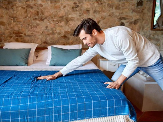 1. Limpia Tu Casa<br/>¿Cuántas veces has deseado tener más tiempo para poder hacer una limpieza profunda? Pues este es el momento perfecto para limpiar tu hogar. Puedes dedicarle un día diferente a cada habitación. Además puede limpiar tu closet, saca todo lo que no ocupes como ropa, zapatos, ropa de cama, aprovecha y ¡dónalo!<br/>