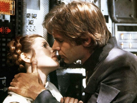 Mantuvo un 'Apasionado affaire' con Harrison Ford según las confesiones de su último libro The Princess Diarist, mientras eran compañeros en Star Wars