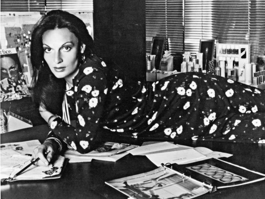 4. Sea dueño de su juego'Me sorprendió cuántas personas han dormido con ella y es algo de lo que ella se siente orgullosa. Creo que alcanzar la mayoría de edad en los 70's tuvo mucho que ver en esto. Todo mundo era todo en aquellos días. Sexiness era el calor que fluía a través de su estilo y se refleja en su vida.' 4. Sea dueño de su juego'Me sorprendió cuántas personas han dormido con ella y es algo de lo que ella se siente orgullosa. Creo que alcanzar la mayoría de edad en los 70's tuvo mucho que ver en esto. Todo mundo era todo en aquellos días. Sexiness era el calor que fluía a través de su estilo y se refleja en su vida.'