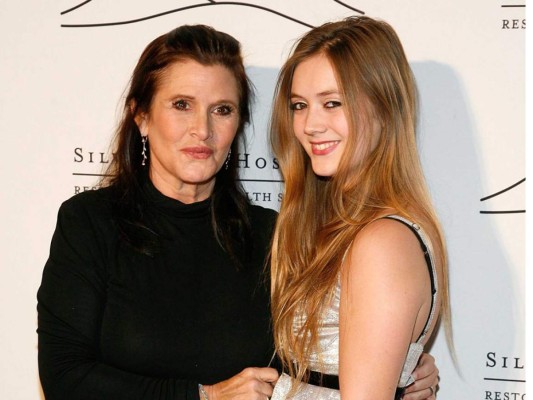 Le sobrevive su hija Billie Lourd de 24 años que también es actriz de la serie Scream Queens de la cadena FOX
