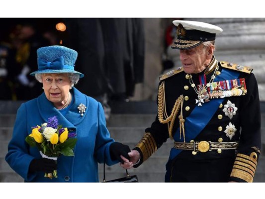 El esposo de la Reina Isabel II, el Príncipe Felipe, quien recientemente acaba de sufrir un accidente vehicular, es uno de los más reconocidos en la lista y más nombrados por su deteriorado estado de salud y por su avanzada edad ya que tiene 97 años.