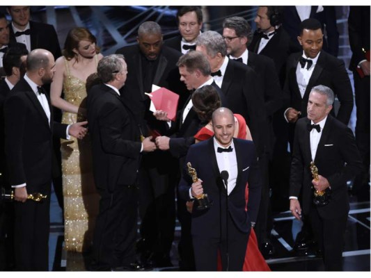 El desconcierto al anunciarse por equivocación La La Land es considerado el peor error en la historia de los Oscar El desconcierto al anunciarse por equivocación La La Land es considerado el peor error en la historia de los Oscar