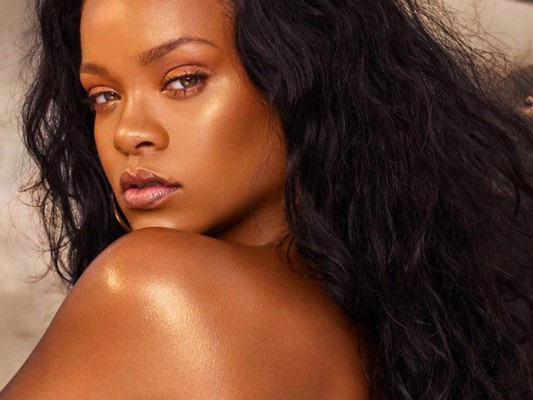Rihanna lanza nueva colección de iluminadores