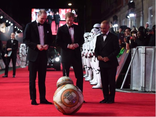 William y Harry en la premiere de Star Wars: The Last Jedi  