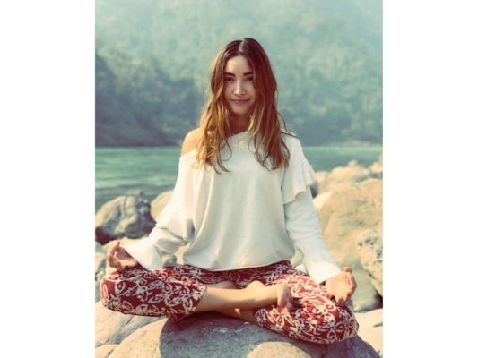 Paz, confianza y conciencia desea transmitir Paola Cruz a través del yoga