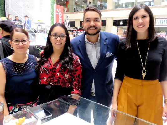 Lila Fúnez, Reizel Vilorio, Enrique Oyuela y Paola Chinchilla Lila Fúnez, Reizel Vilorio, Enrique Oyuela y Paola Chinchilla
