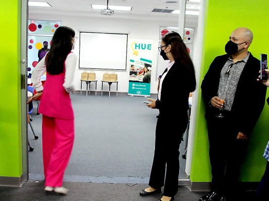 Los invitados recorrieron los espacios destinados al ILab. Los invitados recorrieron los espacios destinados al ILab.