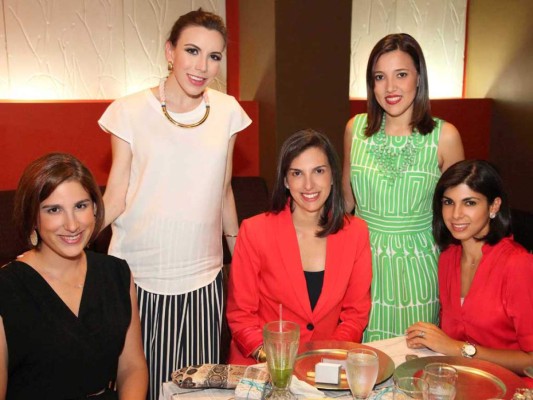 Tete Álvarez, Andrea Ramírez, María Alicia Alvarez, Carolina Verhelst y Fabiola Atala