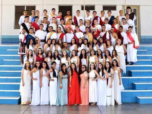 Un greek day celebraron los seniors de la Macris School