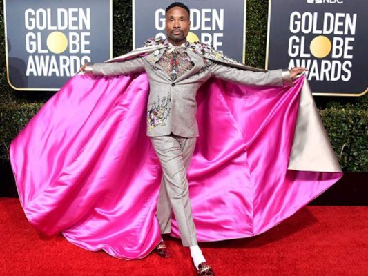 1. Billy Porter: Amamos a Billy Porter la estrella del programa ''POSE'' de FX pero odiamos la exageración de su outfit. El actor utilizó un suit del diseñador Randi Rahm en el que sobresalían muchas aplicaciones en la parte superior del saco. Sin embargo lo que terminó de matar su look fue una capa rosa que simulaba el capote de un torero.