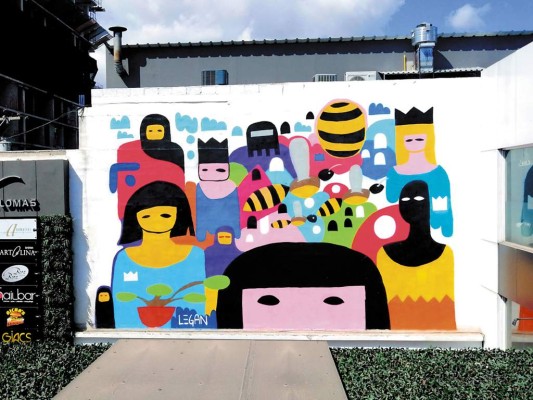 En 2019 comenzó a hacer muralismo bajo el concepto minimal pop con el que pretende contagiar la ciudad de alegría En 2019 comenzó a hacer muralismo bajo el concepto minimal pop con el que pretende contagiar la ciudad de alegría