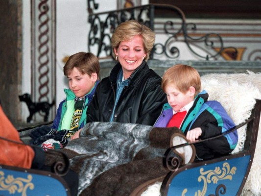 Le ofrecen hermosos tributos a la Princesa Diana en el Día de la Madre