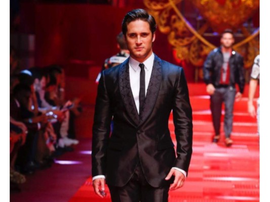 En el 2017 incursionó en el modelaje, en la pasarela de Dolce & Gabbana realizada en Ciudad de México.