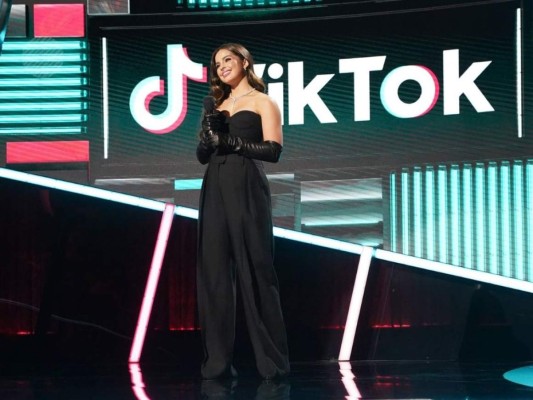 ¡Mejores looks de los Billboard Music Awards 2020!