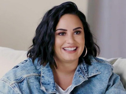 Demi Lovato. Duró más de 6 años sobria, fuera de la droga y el alcohol , pero no le duro mucho su última hospitalización fue por una supuesta sobredosis de heroína.