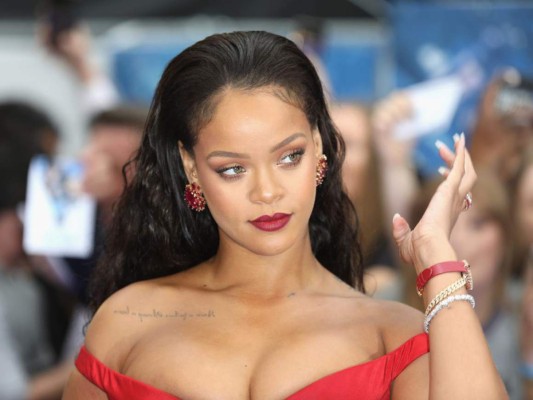 Rihanna enfrenta a Snapchat debido a su encuesta: ¿Prefieres abofetear a Rihanna o golpear a Chris Brown?