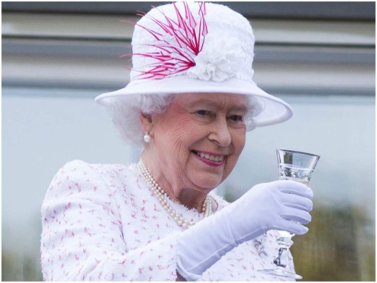 La Reina Isabel II revela que el vino no es su bebida preferida