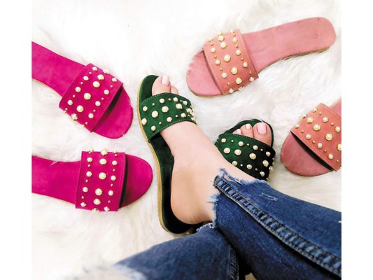 Slide sandals de gamuza con beads by @isabellashonduras