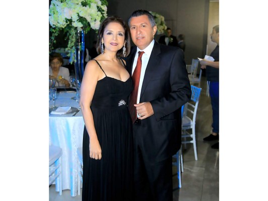 Tulio Cálix y Daniela Beltrán unen sus vidas en sagrado matrimonio  