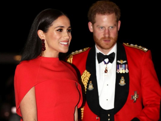 Príncipe Harry y Meghan Markle le dicen adiós a la familia real