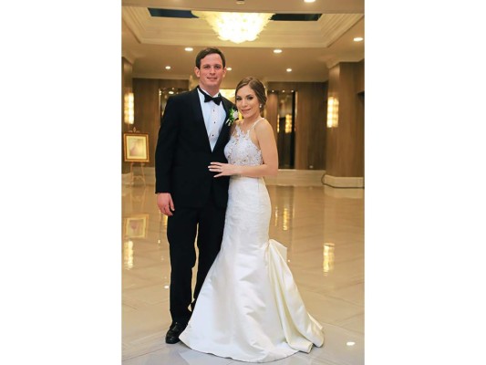 Ryan Mackowiak y Larissa Altamirano unen sus vidas en matrimonio  