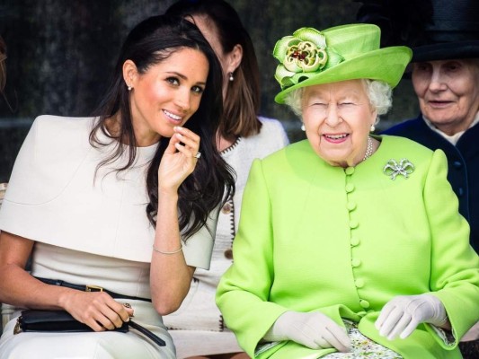 1. La reina ya no pagará su staffEs decir que a partir de ahora los empleados de limpieza, niñeras, choferes, jardineros, etc que Harry y Meghan quieran contratar, tendrán que pagarlos ellos mismos. 1. La reina ya no pagará su staffEs decir que a partir de ahora los empleados de limpieza, niñeras, choferes, jardineros, etc que Harry y Meghan quieran contratar, tendrán que pagarlos ellos mismos.