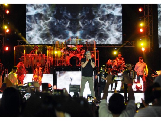El concierto de Carlos Vives desde la zona Corona y Michelob Ultra