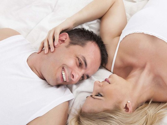 Sé sensual para él y ser sensual no significa ser bella, es adoptar actitudes provocativas, que lo hagan sentirse deseado. Sé sensual para él y ser sensual no significa ser bella, es adoptar actitudes provocativas, que lo hagan sentirse deseado.